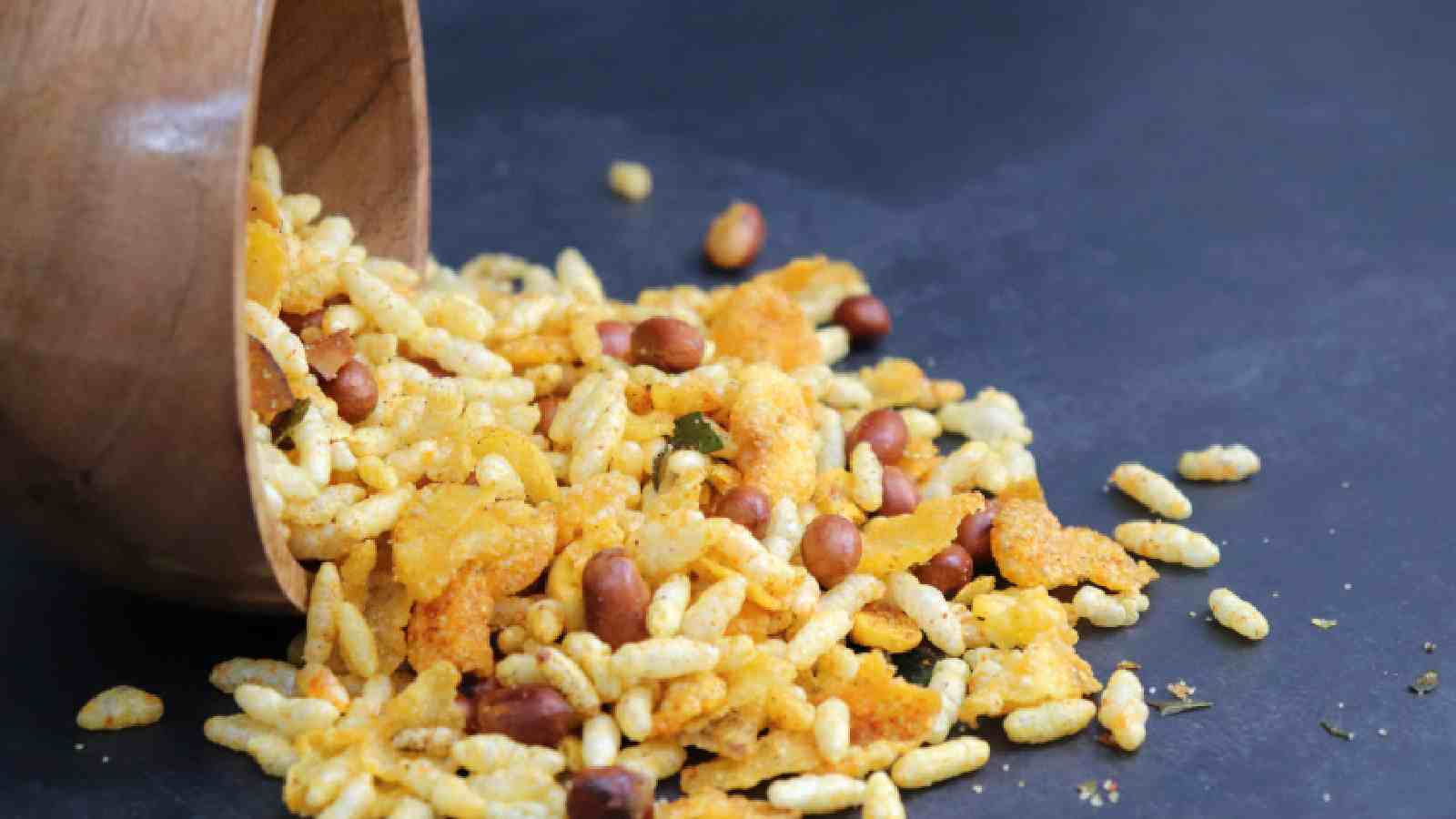 Munching on Magic: 7 Awesome Benefits of Murmura (Puffed Rice) for Weight Loss Snacks